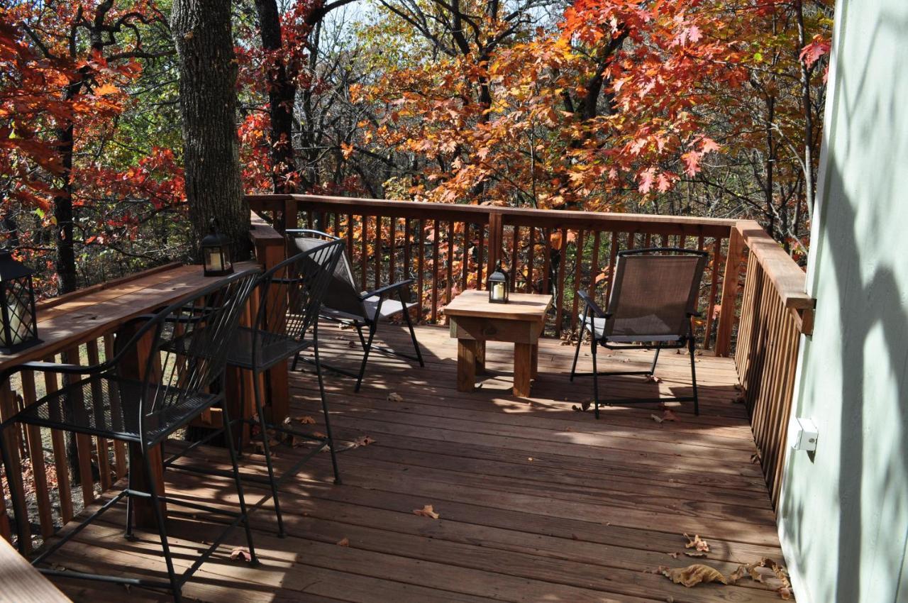 Seven Oaks - Treehouse With Deck Villa Lenexa Bagian luar foto